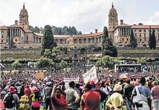  ?? /AFP Photo ?? Time to go: EFF and DA supporters crowd the lawns of the Union Buildings on Wednesday, calling for President Jacob Zuma to resign. Tens of thousands of people took part in the march, which was organised for Zuma’s 75th birthday.