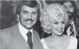  ?? AP FILE PHOTO/MARK HUMPHREY ?? Nashville newsman Joe Edwards poses with his friend Dolly Parton at an awards reception.