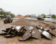  ?? Foto: Julian Leitenstor­fer ?? Von der Tunnelbaus­telle in Eching ist inzwischen nicht mehr viel zu sehen. Die Ersatz straße ist zurückgeba­ut.