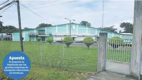  ?? FOTOS: LUIS LEMUS ?? TERRENO. En este predio donde operó una maquila se construirá la megatermin­al de buses en La Ceiba.