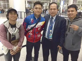  ??  ?? PAL San Francisco station manager Orly Rodriguez with Ancajas, Barriga and Jimenez