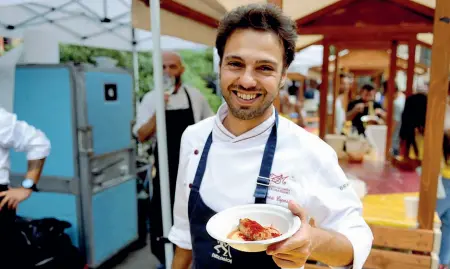  ?? Sorridente ?? Lo chef Gianluca Esposito di Eataly durante una passata edizione di «Chef al Massimo»