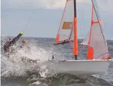  ?? FOTO: PR ?? Das Geschwiste­rpaar Niklas und Alisa Engelmann steigert sich in Travemünde von Wettfahrt zu Wettfahrt.