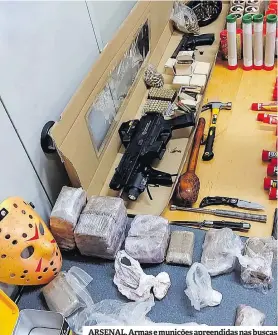  ?? ?? ARSENAL. Armas e munições apreendida­s nas buscas