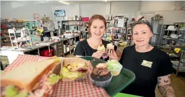  ??  ?? Shannon Day and Chenae Loveridge of Humdingers Cakes and Weirdoughs are grateful for the local support post-lockdown.