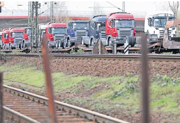  ?? ARCHIVFOTO: THOMAS LAMMERTZ ?? Schwerer Güterverke­hr in Wegberg? Gänzlich ausgeräumt ist diese Sorge nach wie vor nicht.