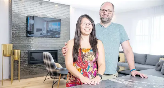  ?? DON MOLYNEAUX ?? Caroline Gan and Steve Ulsifer in the Arcuri Homes show home in Walden, where they have purchased a house on a ridge lot.