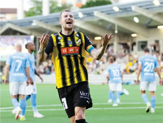  ?? BILD: MICHAEL ERICHSEN ?? ”Häckens lagkapten Simon Gustafson sticker ut från den allsvenska mängden”, skriver GP:s Sanna Sundberg.