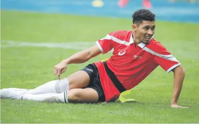  ?? Images Picture: Gallo ?? UNLUCKY. Moments after Wayde van Niekerk injured his knee in a celebrity touch rugby game.