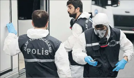  ?? EMRAH GUREL / AP ?? La policia científica turca investiga la desaparici­ó forçada del periodista Jamal Khashoggi en diversos escenaris d’Istanbul