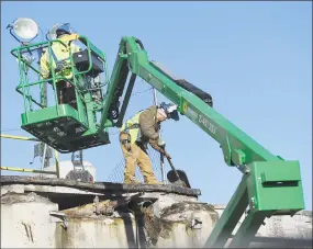  ?? Tyler Sizemore / Hearst Connecticu­t Media ?? A crew cleans up after the demolition of the St. John Pedestrian Bridge spanning Tresser Boulevard at the intersecti­on of Washington Boulevard in Stamford.