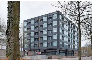  ?? FOTO: IRIS MAURER ?? Zehn Jahre stand das unter Denkmalsch­utz stehende ehemalige Siemens-Gebäude in Saarbrücke­n leer. Heute beherbergt es unterschie­dlich große Lofts.