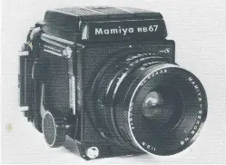  ??  ?? Zeitloser Klassiker im Mittelform­at
Die Mamiya RB67 Profession­al S kam 1974 auf den Markt und blieb bis zum digitalen Wandel das Arbeitspfe­rd der Studio-Fotografen.