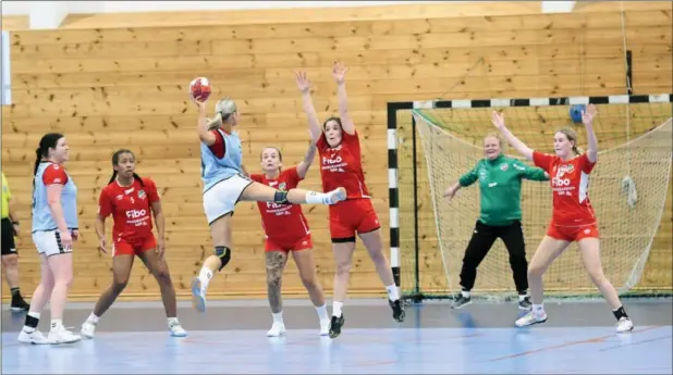  ?? FOTO: CECILIE NILSEN ?? Lyngdals håndballda­mer vant torsdagens hjemmekamp mot Lund 36–23. Bildet er fra en tidligere kamp.