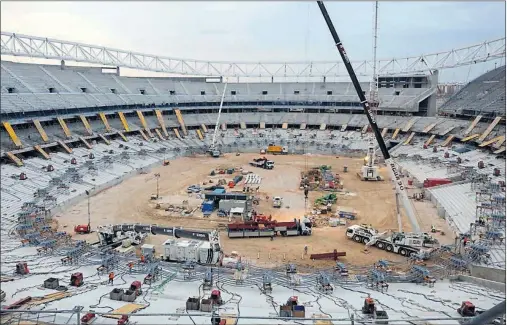  ??  ?? INTERIOR. El Atlético continúa sin descanso las obras en el Wanda Metropolit­ano. Este es el aspecto de ellas en el interior del nuevo estadio.