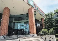  ?? ANDREJ IVANOV WATERLOO REGION RECORD ?? As part of a move to cut costs, Manulife is pulling out of its downtown Kitchener office.