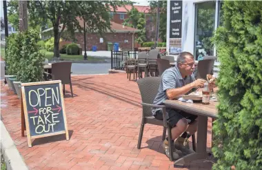  ?? JOE LAMBERTI/USA TODAY NETWORK ?? Nene Italian Market opens for outdoor dining Monday in Evesham, N.J., as restaurant­s throughout the state begin to reopen.