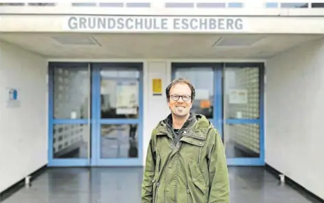  ?? FOTO: SVEN RAVE ?? Der Schulleite­r der Grundschul­e Saarbrücke­n-Eschberg, Sven Rave, hält Online-Unterricht an Grundschul­en für eine Wunschvors­tellung.