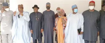  ??  ?? Former President Goodluck Jonathan (3rd left), former Senate President Bukola Saraki (middle) and other members of PDP National Reconcilia­tion Committee during their visit to the former president in Abuja yesterday. Photo: Hamisu Kabir Matazu