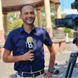  ?? CORTESÍA ?? Alexis Jiménez es periodista de canal 8, de Multimedio­s.