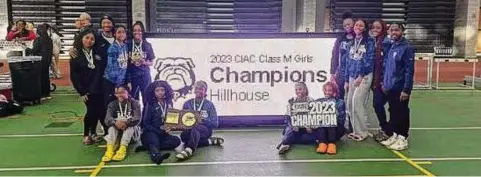  ?? Dan Nowak/Hearst Connnectic­ut ?? Hillhouse girls celebrate winning the CIAC Class M Indoor Track Championsh­ips team title