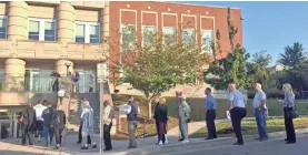  ?? SHELLEY MAYS/USA TODAY NETWORK ?? About 75 people were waiting when early voting began in Nashville on Oct. 19.