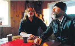  ?? FOTO: ANDREAS SOLTVEDT ?? TJUKKE SLEKTA: Bassist Ståle Kåsin (t.v.) og gitarist Jo Henning Kåsin er søskenbarn og har også skrevet «Revelation» - sammen med vokalist Jan Thore Grefstad.