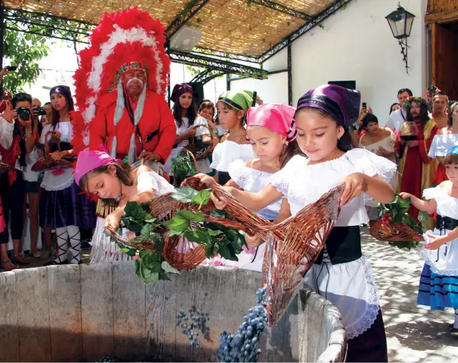  ??  ?? Cada agosto tiene lugar en Parras de la Fuente un festival para celebrar la vendimia.