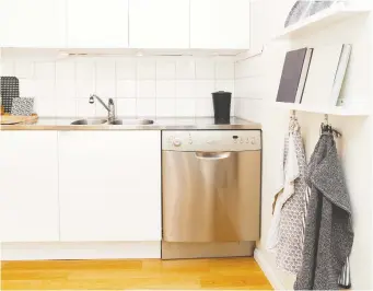  ?? GETTY IMAGES ?? Having your dishwasher near the sink makes loading faster and easier. And it’s handy if you have to give dishes a quick rinse first.