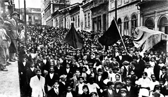  ?? Acervo Fundação Biblioteca Nacional ?? Rua de São Paulo tomada por greve em 1917