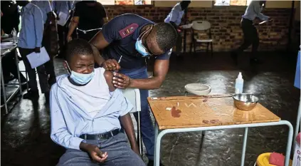  ?? Picture: Waldo Swiegers ?? Vaccinatin­g against Covid-19 continues to be vitally important, says the writer, because a virus left to run rampant could well develop new and even more serious mutations. Here, pupils get the jab during a vaccinatio­n drive in Mpumalanga, in March.