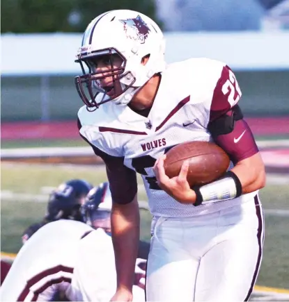  ??  ?? Prairie Ridge senior quarterbac­k Samson Evans has rushed for 1,957 yards and passed for 610. | WORSOM ROBINSON/ FOR THE SUN- TIMES