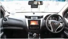  ??  ?? Tampilan dashboard mirip dengan X-trail hanya
lubang AC yang berbeda
bulat