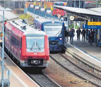  ?? FOTO: RASEMANN ?? Mit einem Ticket zu einem beliebigen Ziel im Land: Das ist das Ziel des Baden-Württember­g-Tarifs.