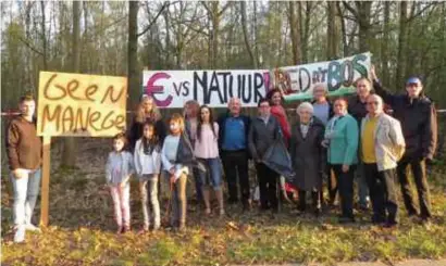  ?? FOTO JOGE ?? De buurtbewon­ers van de Litsebeek in Eigenbilze­n zijn boos. “Onbegrijpe­lijk dat Limburgs Landschap dit gebied verkoopt.”