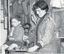  ?? ?? Joan Eardley at work