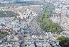  ?? FOTO: DPA ?? Beispiel für Kostenexpl­osion: die Baustelle des milliarden­schweren Bahnhofpro­jekts Stuttgart 21.