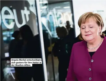  ??  ?? Angela Merkel entschuldi­gte sich gestern für ihre Fehler in der Maaßen-Af äre.