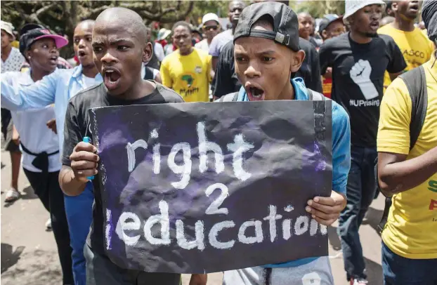  ?? Foto: AFP/Mujahid Safodien ?? Protest gegen Studiengeb­ühren in Pretoria im Oktober 2015