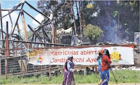  ??  ?? ► Al menos 12 ataques incendiari­os han ocurrido en la Región de La Araucanía desde el pasado miércoles.