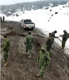  ?? — AFP photo ?? Handout picture released by Ecuador’s Integrated Security Service (ECU911) press office showing military personnel preparing to start a rescue operation following a snowslide at the Chimborazo volcano.
