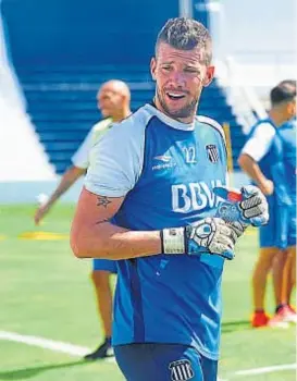  ?? (ANTONIO CARRIZO) ?? “No hay que descuidars­e”. Asegura el arquero, al que sólo le han marcado nueve goles en la Superliga. Es el menos vencido.