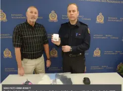  ?? NEWS PHOTO EMMA BENNETT ?? Tim Petro (left), Health and Safety Coordinato­r with Medicine Hat Police Service, and Sgt. Tony Schmidt, with the MHPS Profession­al Developmen­t and Training, display a kit that will be distribute­d to each officer should they come into contact with...