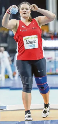  ?? Foto: dpa ?? Verabschie­dete sich in die Baby Pause: Kugelstoß Weltmeiste­rin Christina Schwanitz bei den deutschen Hallenmeis­terschafte­n in Leipzig.
