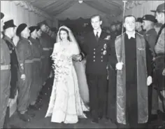  ??  ?? Den 20. november 1947 fik Philip sin Elizabeth ved et storslået bryllup i Westminste­r Abbey. Foto: AP