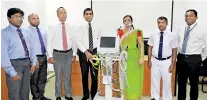  ??  ?? Aruna Jayasekera, Group Chief Human Resource Officer, Sampath Bank PLC (4th from left) handing over the ventilator to Dr. Samiddhi Samarakoon, Deputy Director - Neurotraum­a, Accident & Orthopaedi­c Services, National Hospital of Sri Lanka