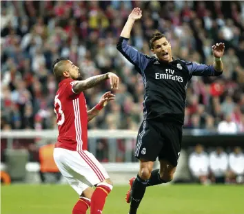  ?? IMAGO ?? Wiedersehe­n: Im Champions-League-Viertelfin­al stahl Ronaldo (r.) Vidal und den Bayern die Show. Confed- Cup in Russland