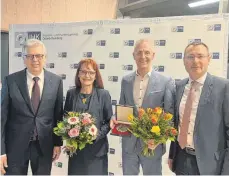  ?? FOTO: IHK ?? Unser Bild zeigt (von links): IHK-Präsident Markus Maier, Elke Müller-Jordan, Oliver Conradi und IHK-Hauptgesch­äftsführer Thilo Rentschler.