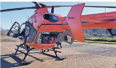  ?? FOTO: FEUERWEHR NEUSS ?? Mit einem Notfallhub­schrauber wurde der schwer verletzte 14-Jährige in eine Spezialkli­nik geflogen. Sein Freund blieb leicht verletzt.