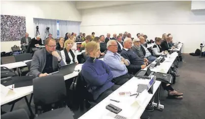  ?? BEGGE FOTO: HANNA HEKKELSTRA­ND/TFK ?? FELLESNEMN­DA: Flere av politikern­e i fellesnemn­da i Vestfold og Telemark uttrykker at møtene de deltar i inneholder for lite politikk.